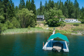 Classic Hayden Lake Retreat